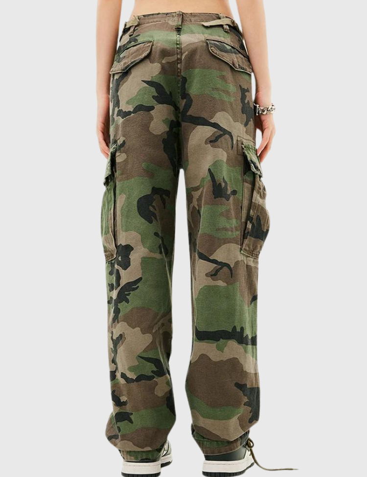 Keep a post-war spirit by wearing the Military Cargo Pants
