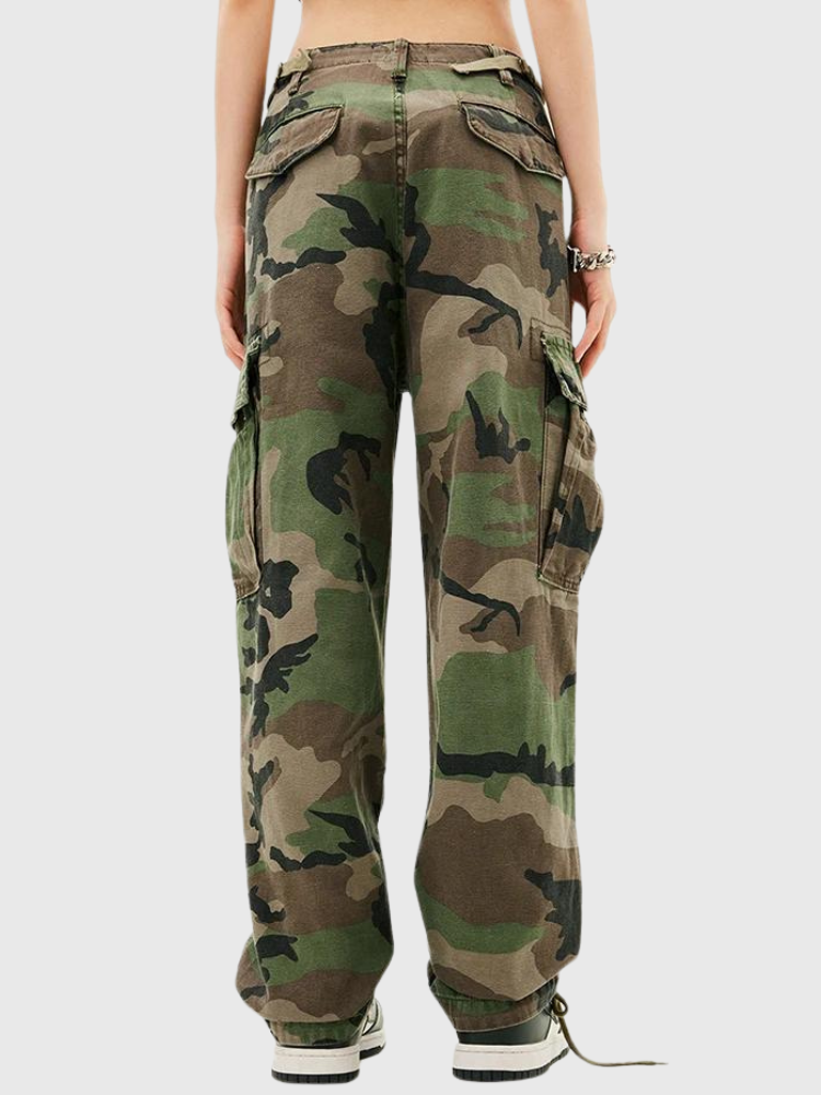 Keep a post-war spirit by wearing the Military Cargo Pants