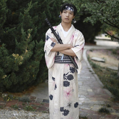 Put on the Vintage Japanese Kimono and conquer the traditional Japan