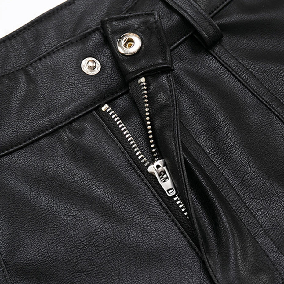 Black Leather Shorts - レザー