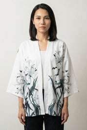 Black and white kimono jacket Hisae, front view: open cream jacket with three-quarter sleeves and inky brushwork detail