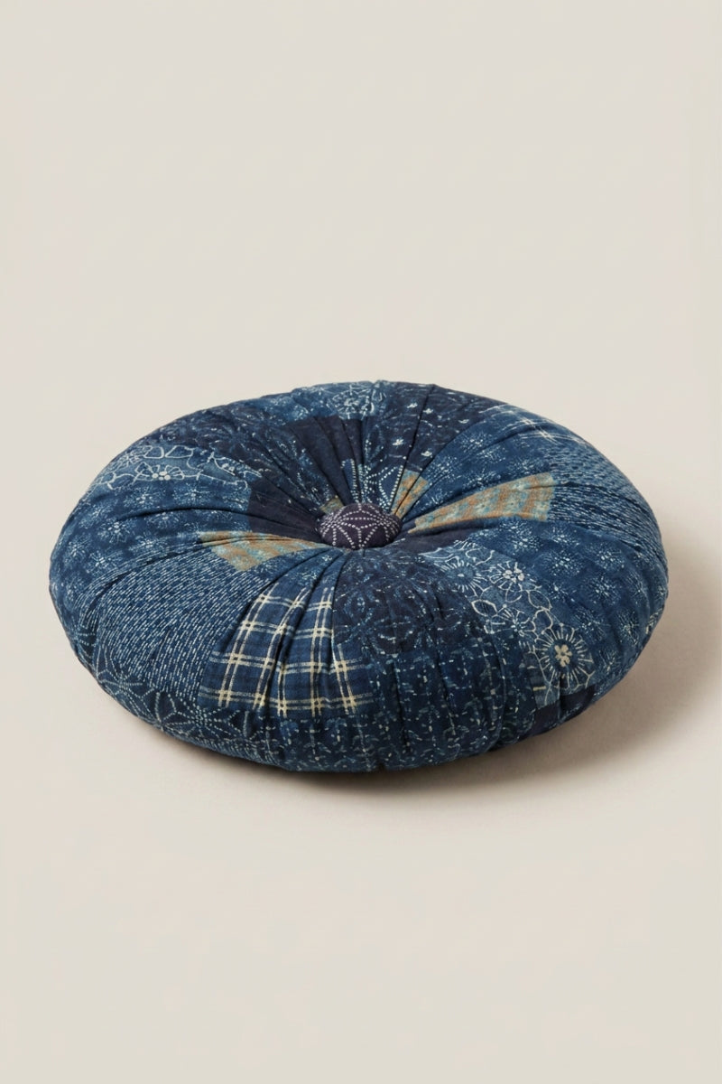Comfortable Japanese cushion 'Wutapon' — Japanese floor cushion (zabuton), a round pleated floor cushion in patchwork indigo boro fabric