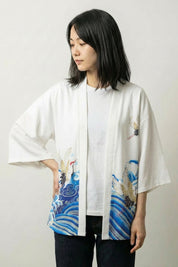Kimono jacket Sanaé in white, front view: open satin-finish jacket with three-quarter sleeves and gilded blossom detail