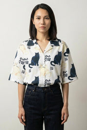 Kimono shirt Masako in white, the seated and prowling cats repeated across the satin-finish cloth