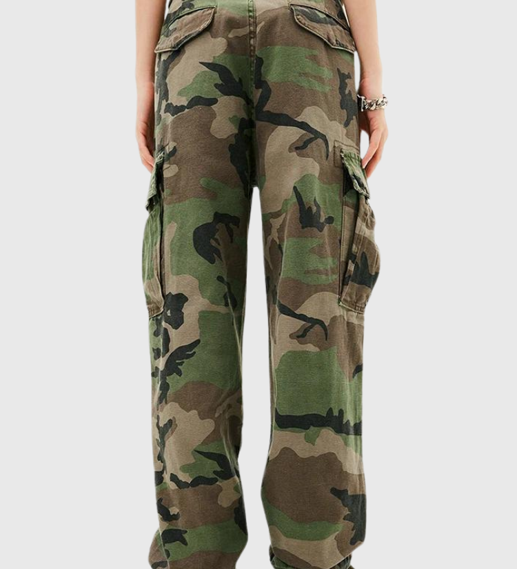 Keep a post-war spirit by wearing the Military Cargo Pants