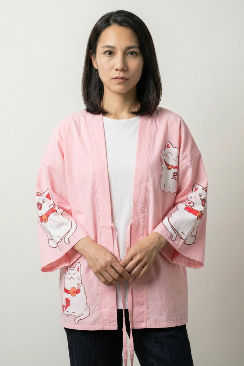 Pink kimono cardigan Maneki Neko, front view: open satin-finish cardigan in soft pink with the lucky cat printed on the sleeves