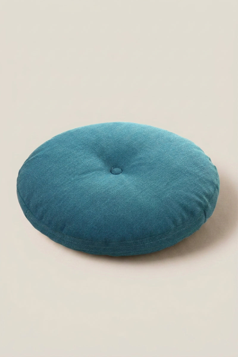Round monochrome Japanese cushion 'Kadoma' — Japanese floor cushion (zabuton), a round tufted floor cushion in solid teal fabric with a centre button