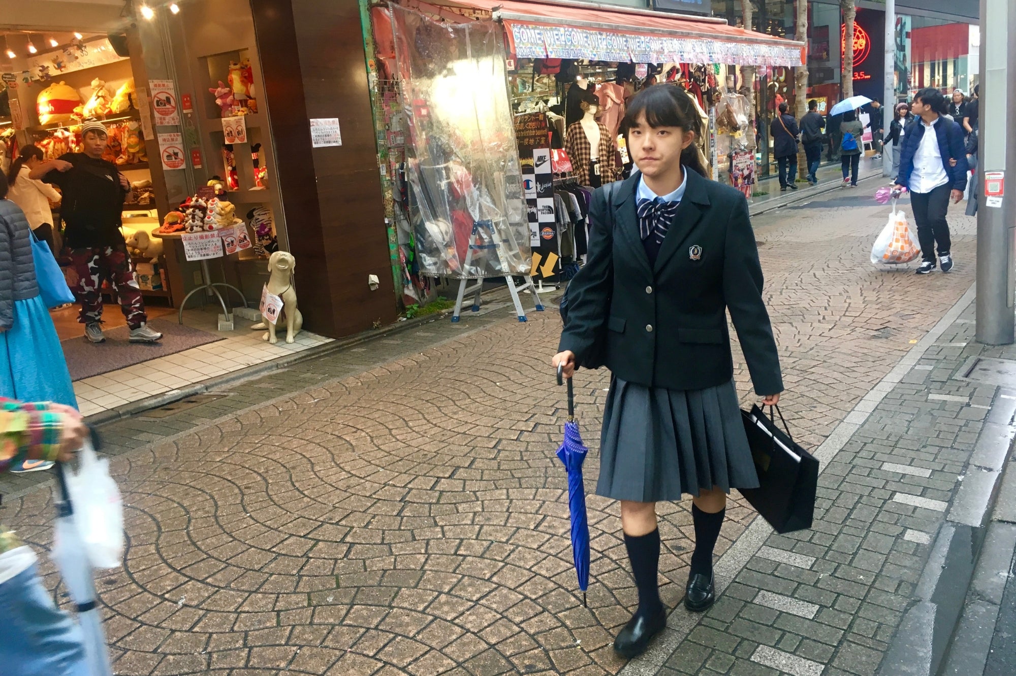Japanese student in school uniform walking through Shibuya’s streets, reflecting everyday Tokyo fashion and youth culture in the Japan Clothing Lookbook.