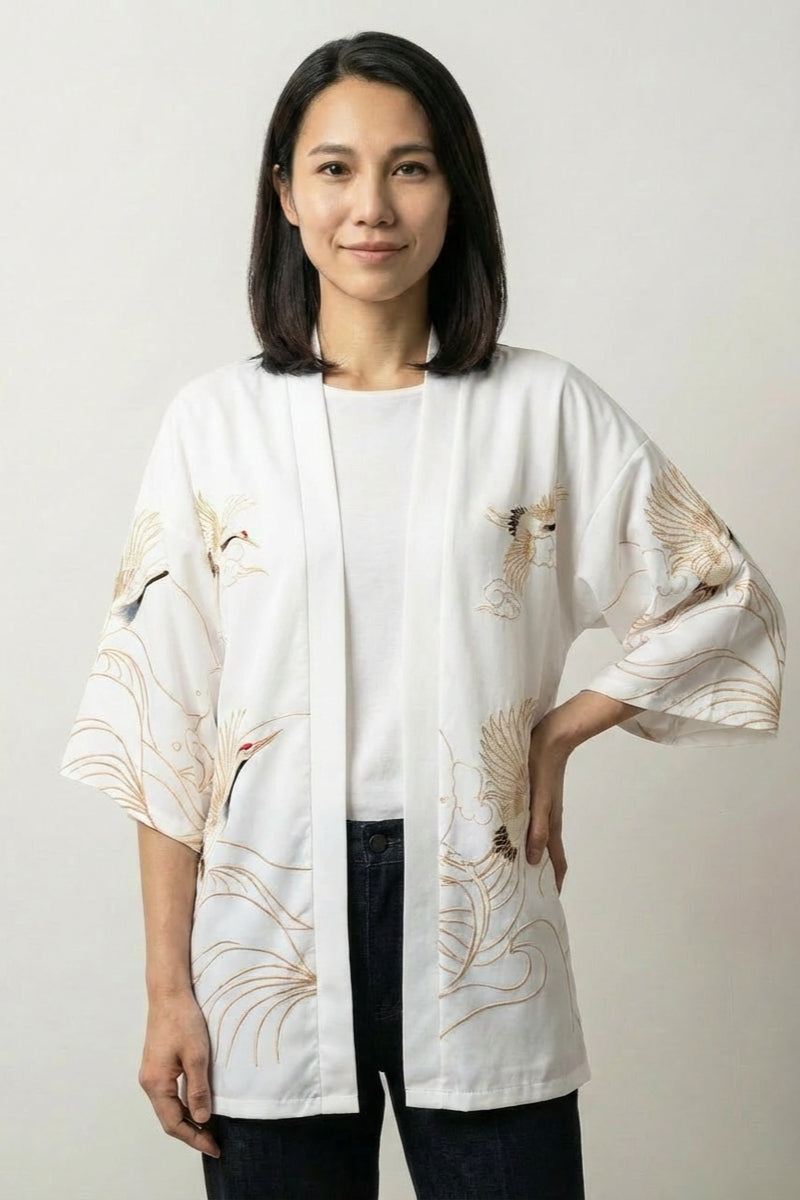 Short kimono Setsuko in white, front view: white cranes and gilded waves drawn in calligraphic strokes