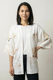 Short kimono Setsuko in white, front view: white cranes and gilded waves drawn in calligraphic strokes