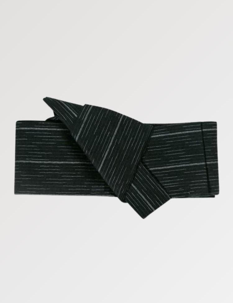 Here is the obi belt, an essential accessory of the Japanese kimono for men