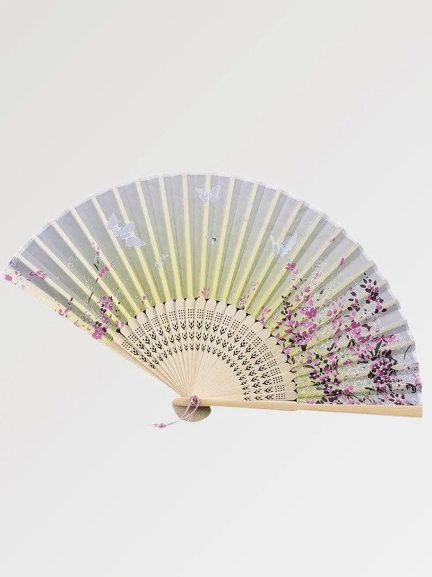 A yellow Japanese fan with a flowery motif, an accessory inseparable from the geisha