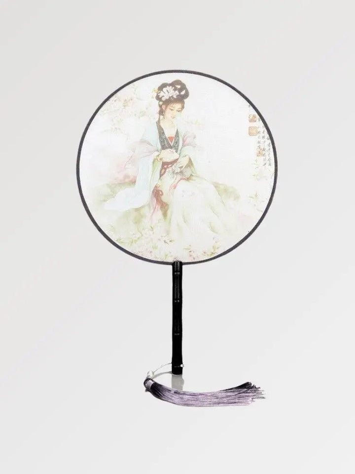 Round Japanese fan made of fabric and bamboo representing a geisha