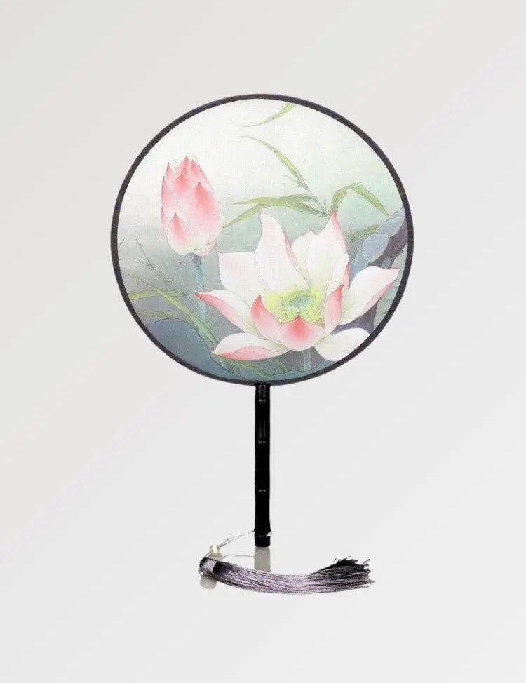 Beautiful round Japanese fan printed with a fabulous lotus flower