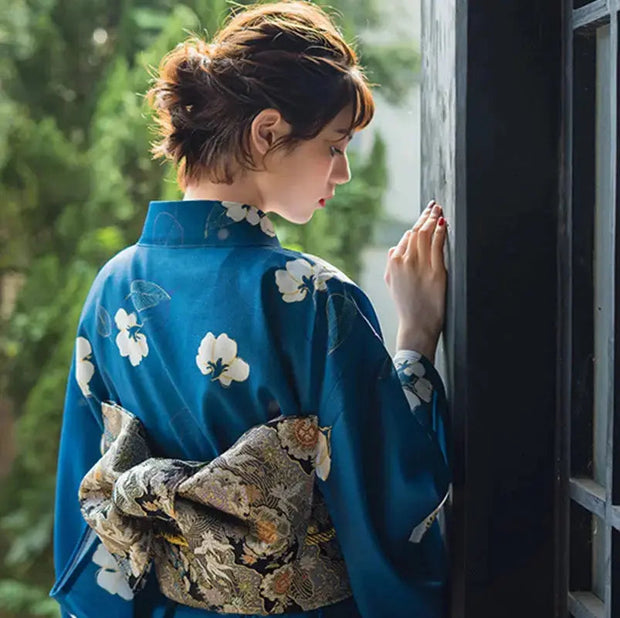 Japanese Kimono for Women and its navy blue color with vanilla flowers pattern