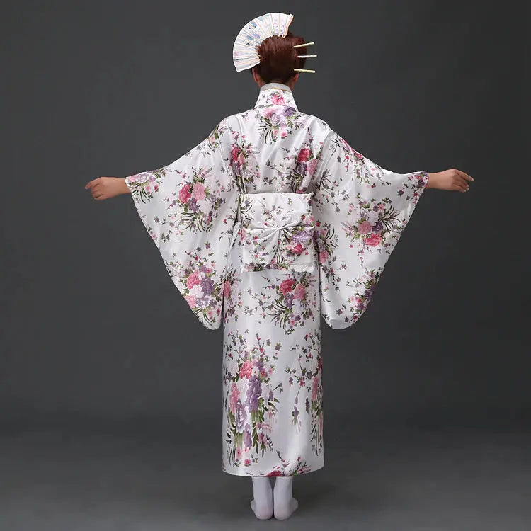 Kimono-Traditionnel-Japonais-Femme-Japanstreet-1645368276.jpg