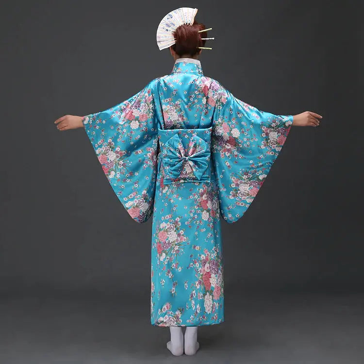 Kimono-Traditionnel-Japonais-Femme-Japanstreet-1645368284.jpg