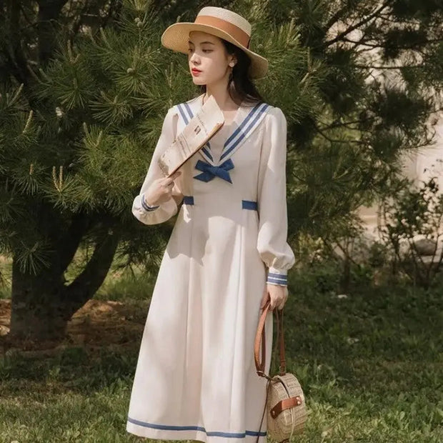 Elegant dress from Japan in the style of the 40s