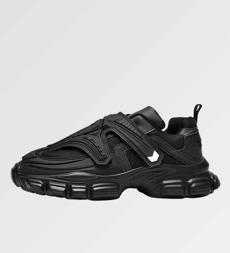 Practice your sport safely with our laceless sneakers